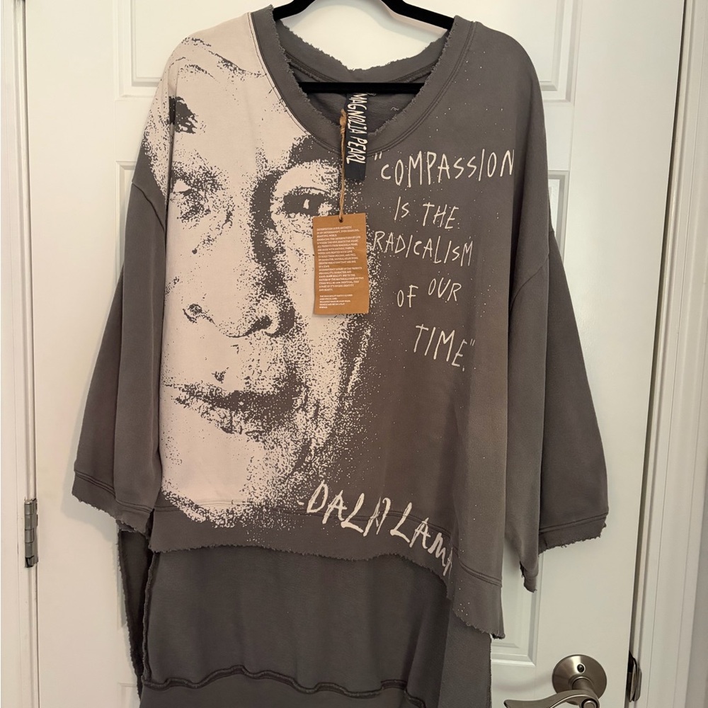 Magnolia Pearl Gray Graphic Hogh Low Sweatshirt